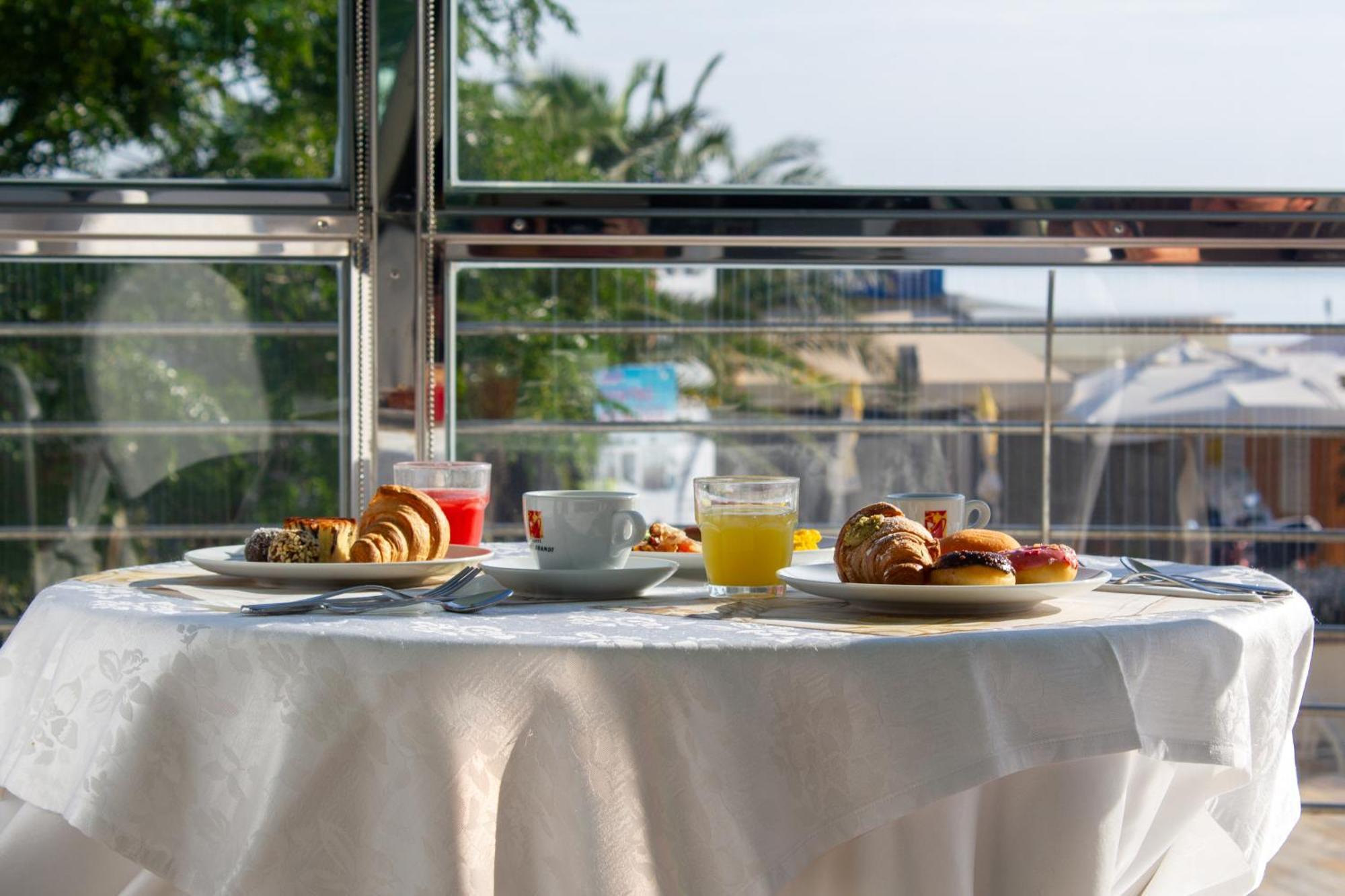Des Nations - Vintage Sul Mare 4* Riccione